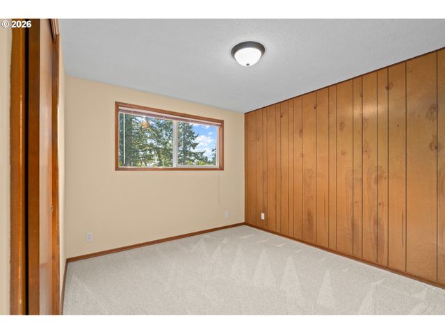 15916 S HENRICI Rd, Oregon City, OR 97045