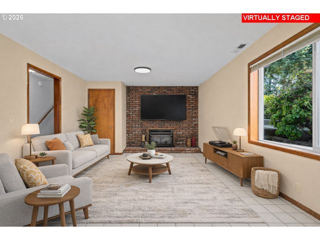 15916 S HENRICI Rd, Oregon City, OR 97045