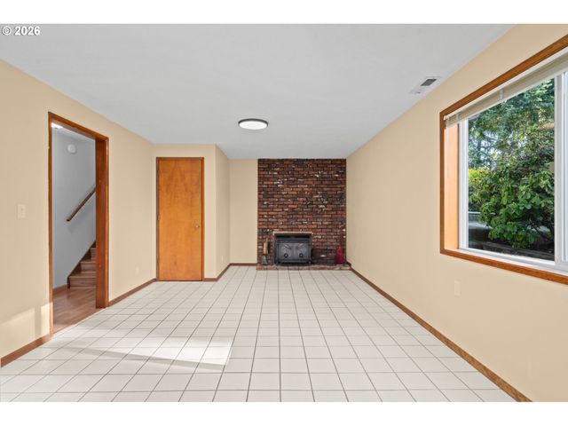 15916 S HENRICI Rd, Oregon City, OR 97045