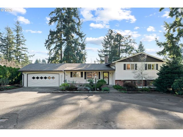 15916 S HENRICI Rd, Oregon City, OR 97045