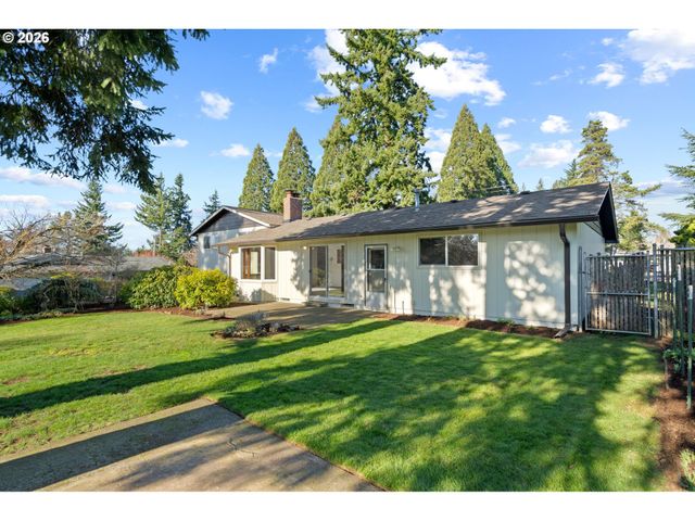 15916 S HENRICI Rd, Oregon City, OR 97045