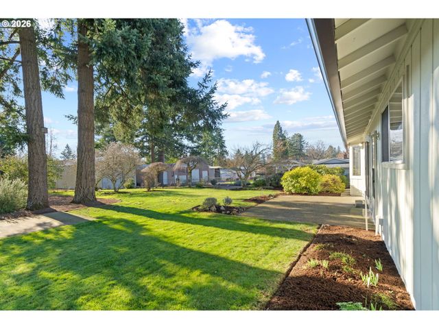 15916 S HENRICI Rd, Oregon City, OR 97045