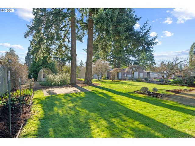 15916 S HENRICI Rd, Oregon City, OR 97045