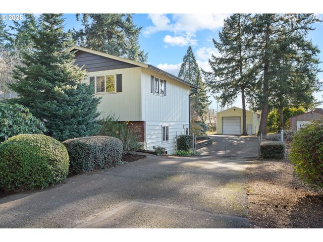 15916 S HENRICI Rd, Oregon City, OR 97045