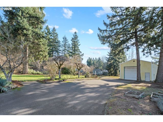 15916 S HENRICI Rd, Oregon City, OR 97045