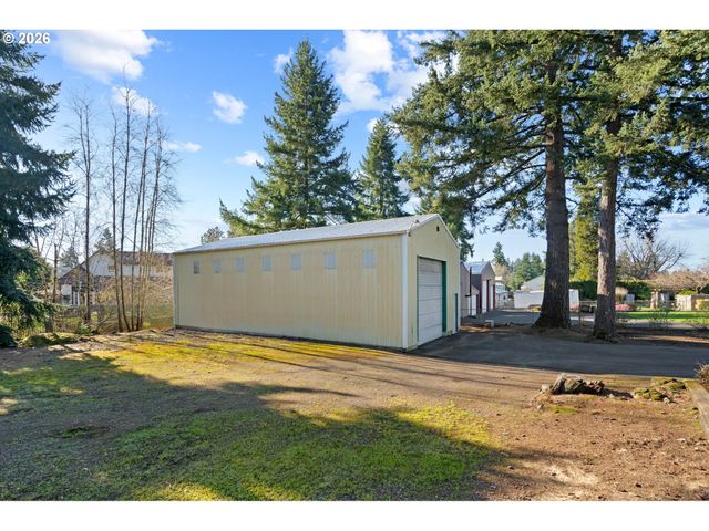 15916 S HENRICI Rd, Oregon City, OR 97045