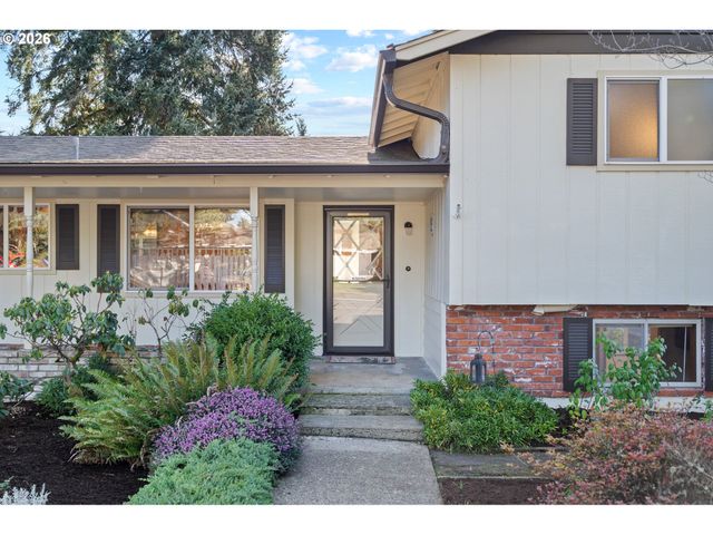 15916 S HENRICI Rd, Oregon City, OR 97045