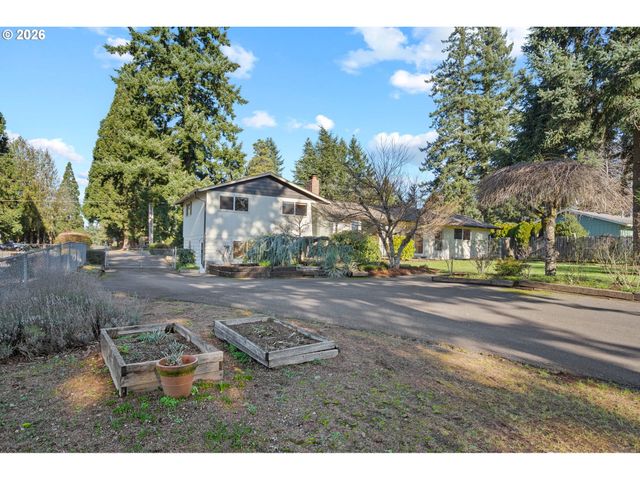15916 S HENRICI Rd, Oregon City, OR 97045