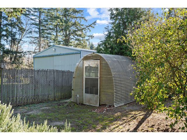 15916 S HENRICI Rd, Oregon City, OR 97045