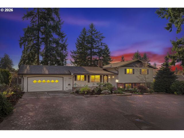 15916 S HENRICI Rd, Oregon City, OR 97045