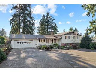 15916 S HENRICI Rd, Oregon City, OR 97045