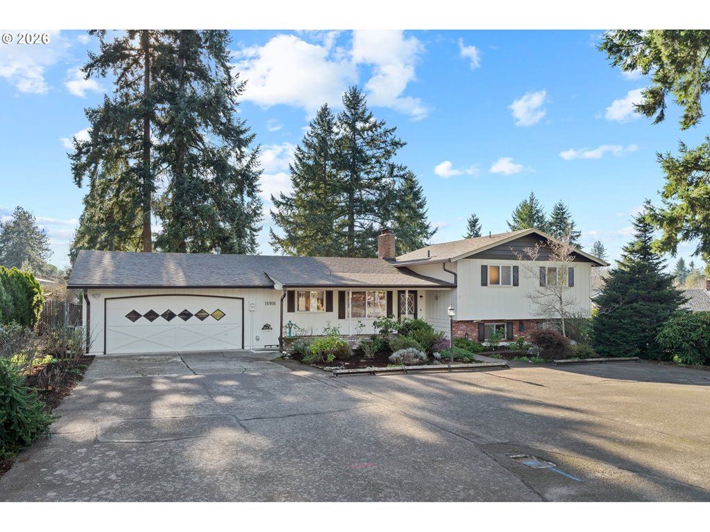 15916 S HENRICI Rd, Oregon City, OR 97045