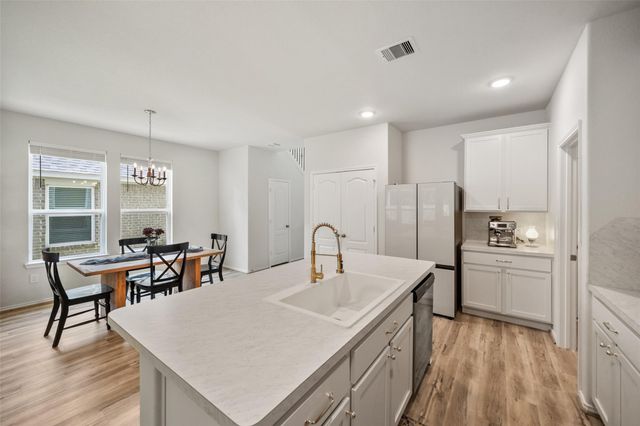 9985 Mountain Lion Lane, Magnolia, TX 77354