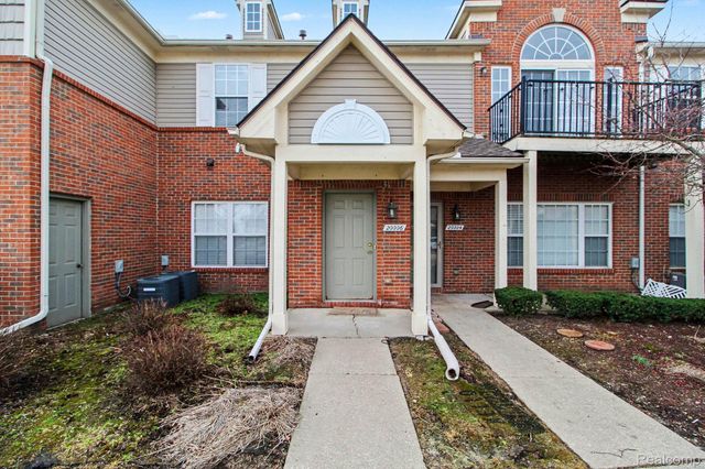 20006 Hidden Oaks Drive, Brownstown Charter Township, MI 48183