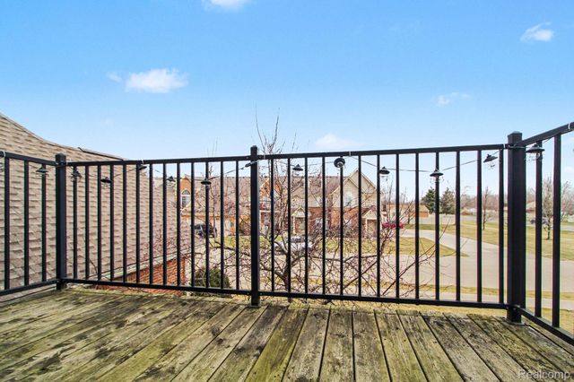 20006 Hidden Oaks Drive, Brownstown Charter Township, MI 48183