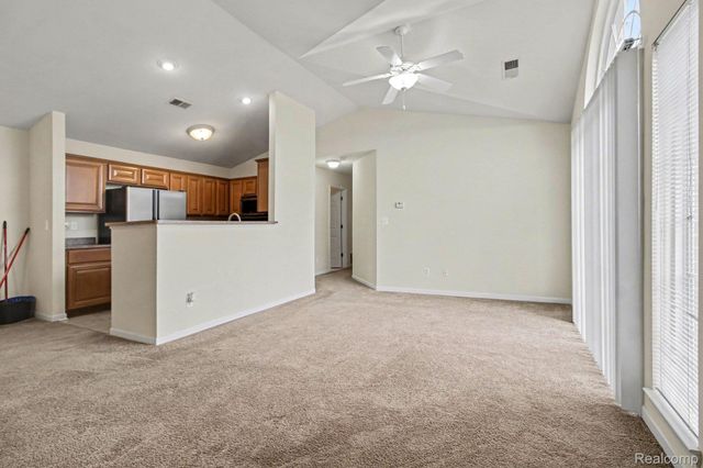 20006 Hidden Oaks Drive, Brownstown Charter Township, MI 48183