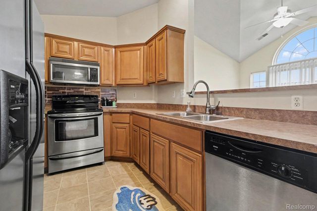 20006 Hidden Oaks Drive, Brownstown Charter Township, MI 48183