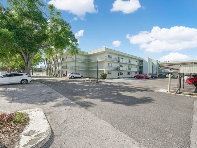 1130 N LAKE PARKER AVENUE A201, Lakeland, FL 33805