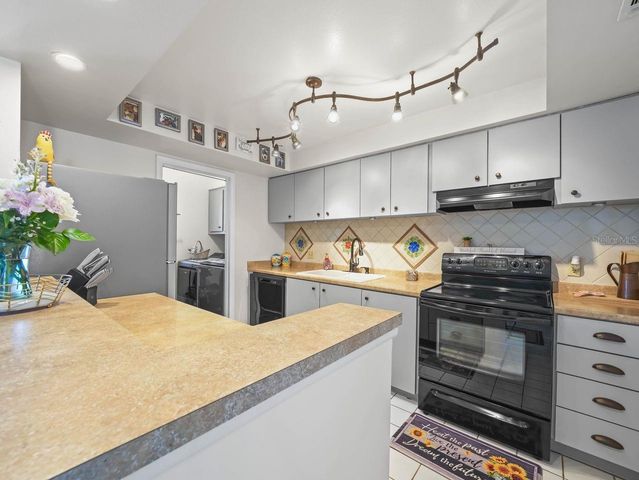 1130 N LAKE PARKER AVENUE A201, Lakeland, FL 33805