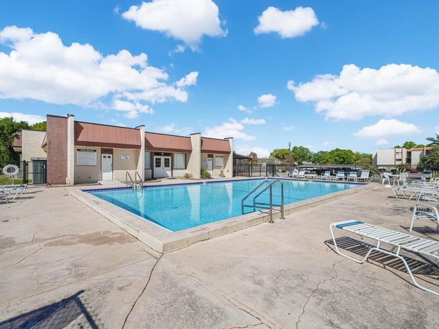 1130 N LAKE PARKER AVENUE A201, Lakeland, FL 33805