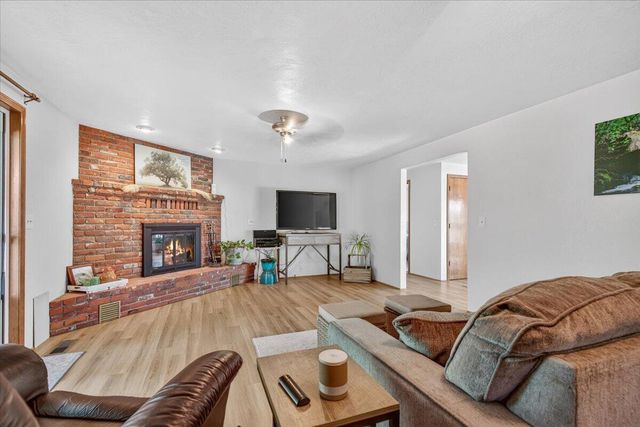 2390 Fairfield Drive, Medford, OR 97504