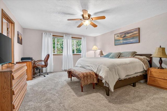 2390 Fairfield Drive, Medford, OR 97504