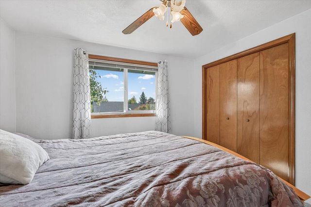 2390 Fairfield Drive, Medford, OR 97504