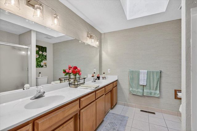 2390 Fairfield Drive, Medford, OR 97504