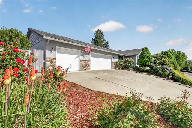 2390 Fairfield Drive, Medford, OR 97504