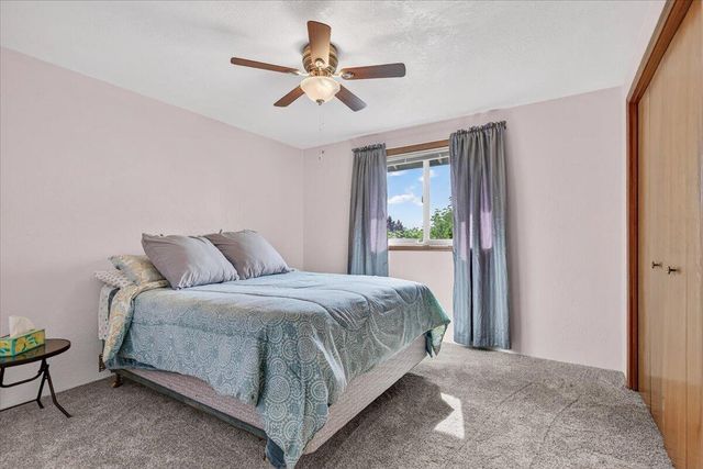 2390 Fairfield Drive, Medford, OR 97504