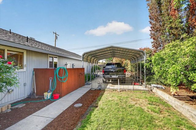 2390 Fairfield Drive, Medford, OR 97504