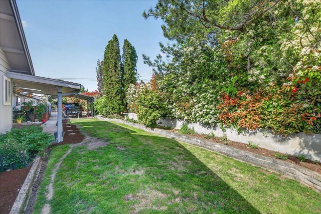 2390 Fairfield Drive, Medford, OR 97504