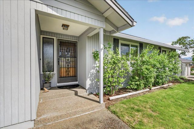 2390 Fairfield Drive, Medford, OR 97504