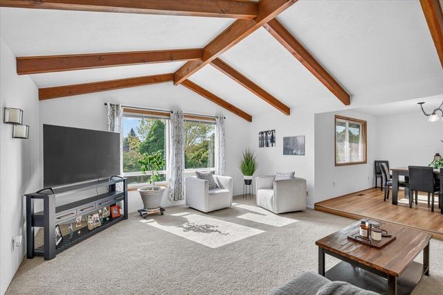 2390 Fairfield Drive, Medford, OR 97504