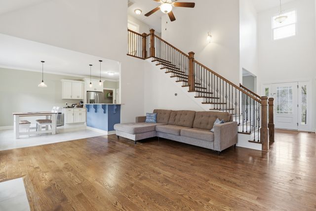 57 Hillside Cove Dr, Woodbury, TN 37190