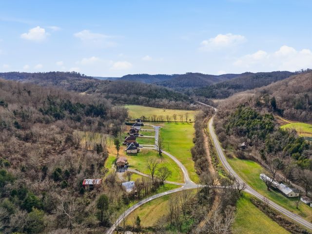 57 Hillside Cove Dr, Woodbury, TN 37190