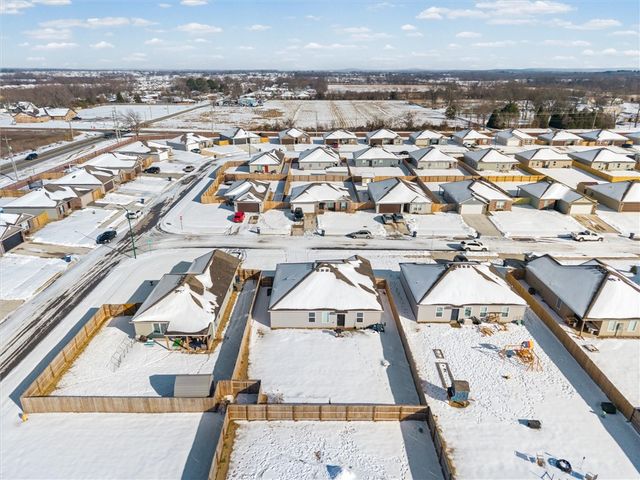 1402 S Pampas, Siloam Springs, AR 72761