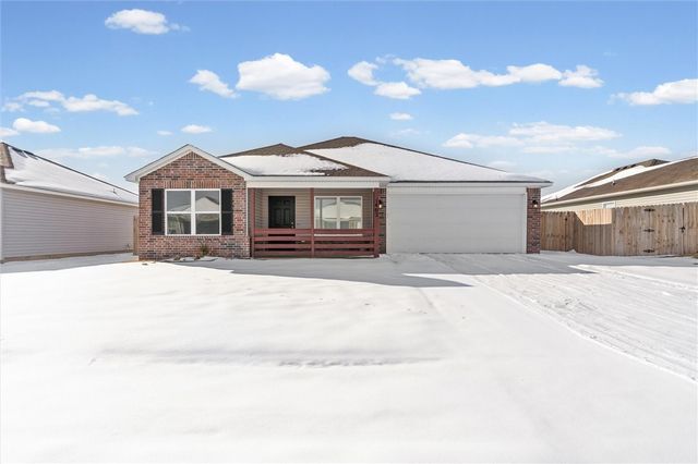 1402 S Pampas, Siloam Springs, AR 72761