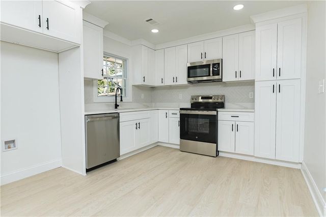 419 Lockridge Lane, Lawrenceville, GA 30046