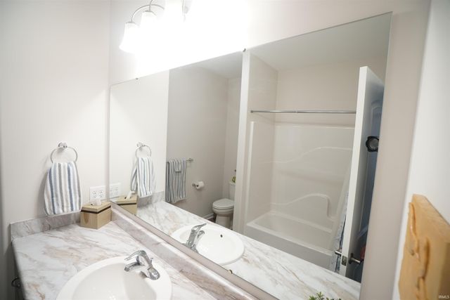 3990 E Kings Pass, Warsaw, IN 46582