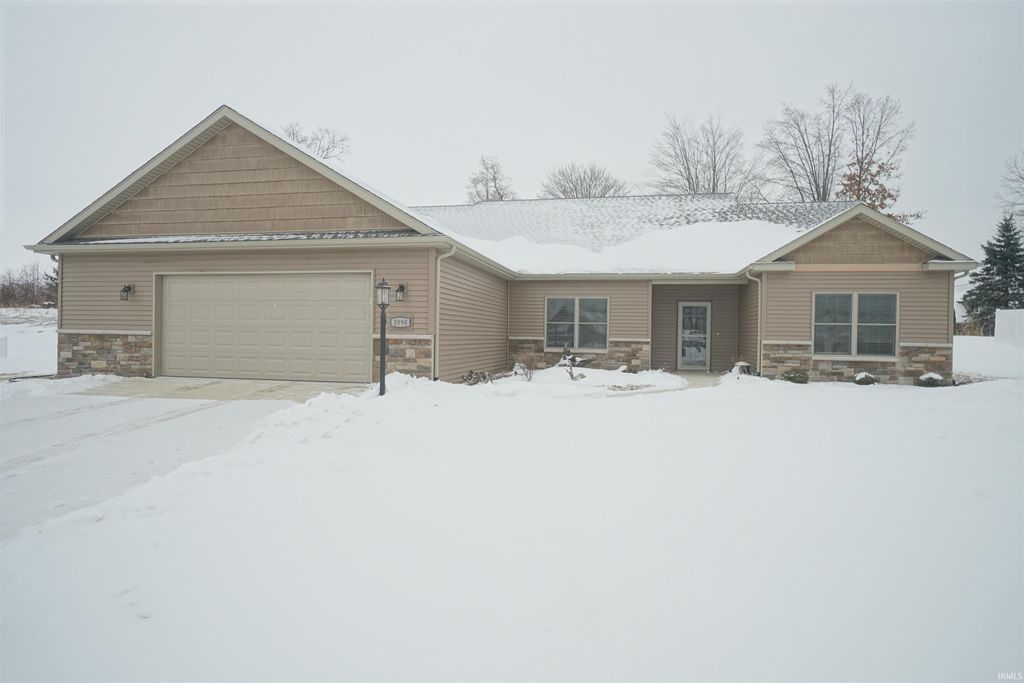 3990 E Kings Pass, Warsaw, IN 46582