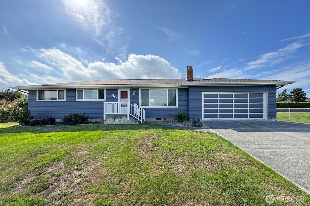 61 James Street, Sequim, WA 98382