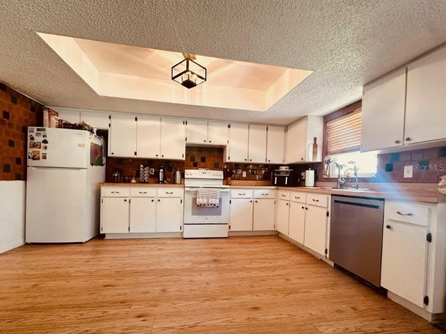 1831 KIM ACRES LANE, Dover, FL 33527