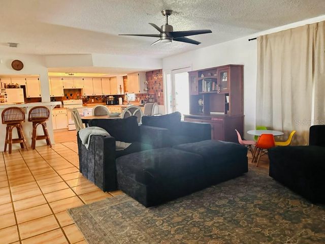 1831 KIM ACRES LANE, Dover, FL 33527