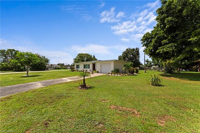1212 Barnsdale ST, Lehigh Acres, FL 33936