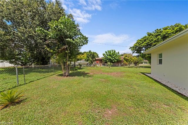 1212 Barnsdale ST, Lehigh Acres, FL 33936