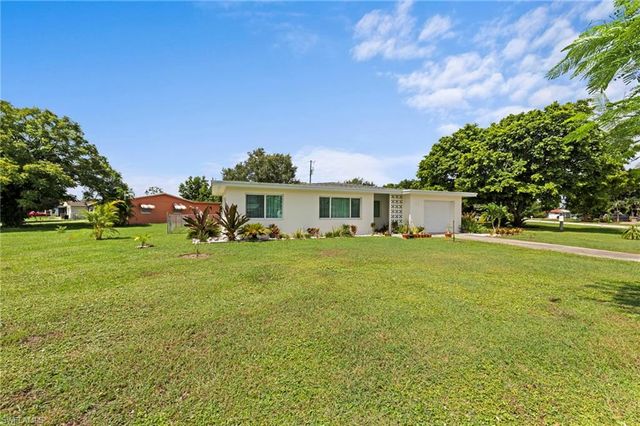 1212 Barnsdale ST, Lehigh Acres, FL 33936
