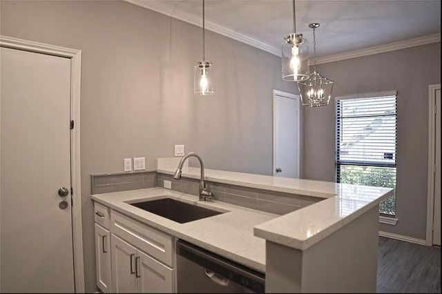 7340 Skillman Street 101, Dallas, TX 75231