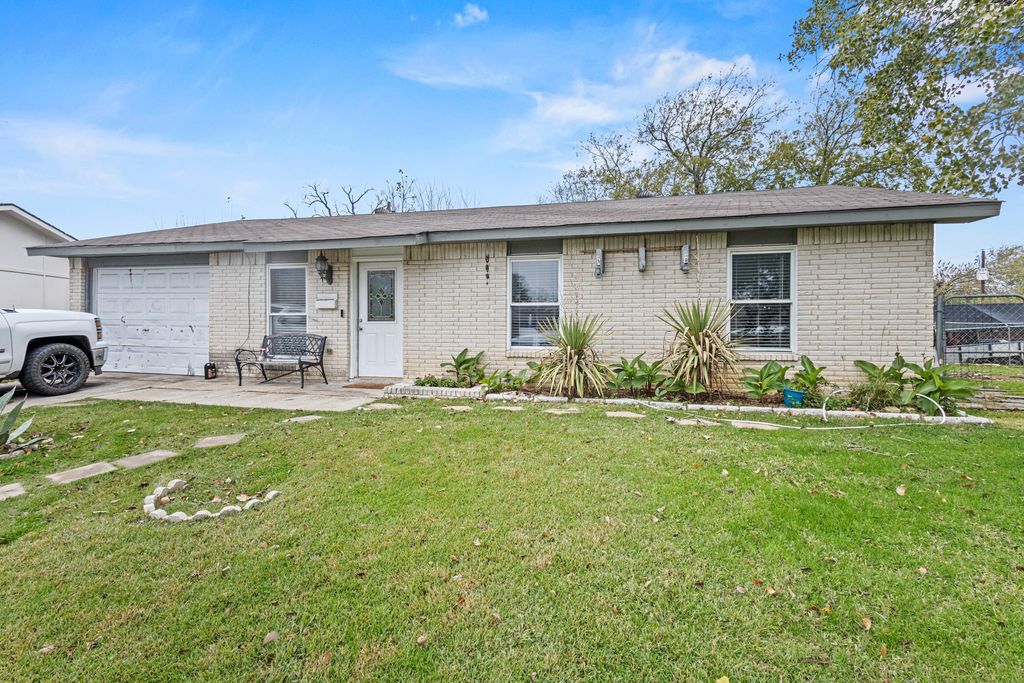 126 Lynnwood Place, Lewisville, TX 75067