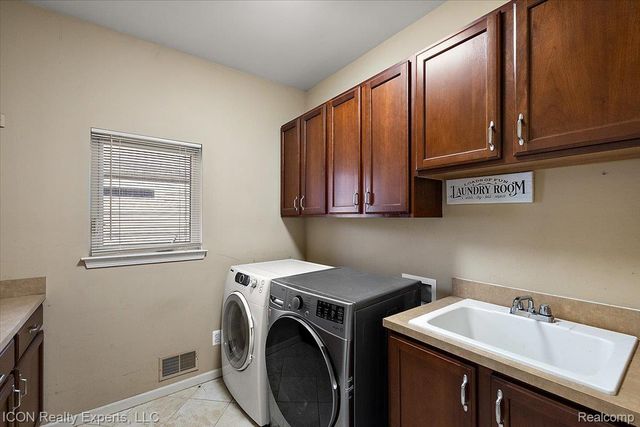 17542 Goldeneye Drive, Clinton Charter Township, MI 48038